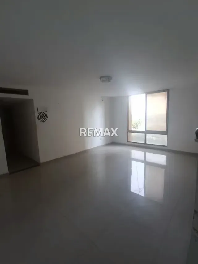 APARTAMENTO PARA REMODELAR EN VENTA ISLA DORADA MARACAIBO - 5