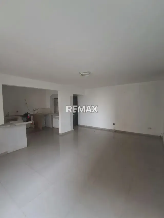 APARTAMENTO PARA REMODELAR EN VENTA ISLA DORADA MARACAIBO - 6