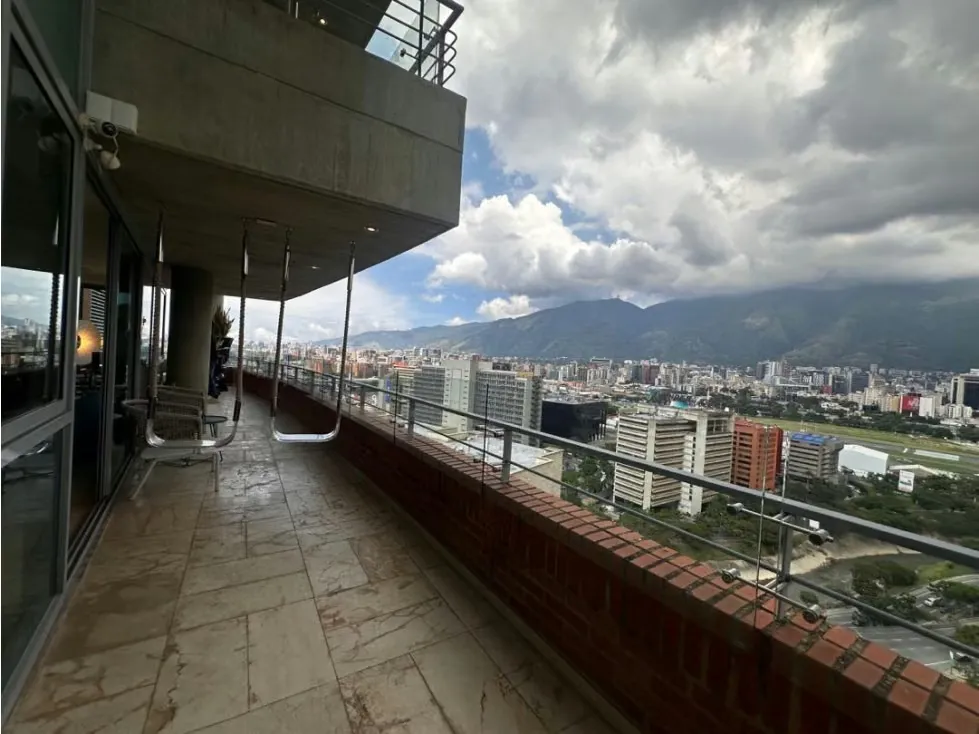 Se vende PH. 500. 2H+S/2.5B+S/4P. Lomas de las Mercedes - 2