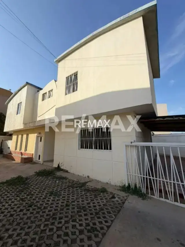 TOWNHOUSE EN ALQUILER MONTEBELLO