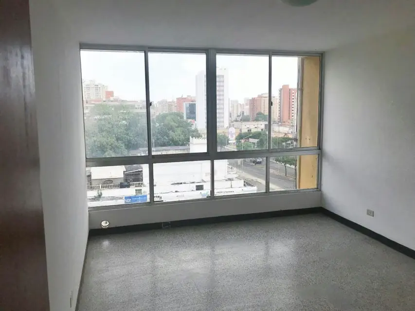 Oficina en Alquiler en Avenida Bella Vista, Zulia - 3