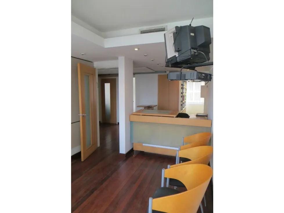 Se vende/alquila oficina/consultorio 215m2 La Castellana 4274 - 2