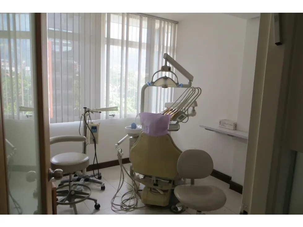 Se vende/alquila oficina/consultorio 215m2 La Castellana 4274 - 8