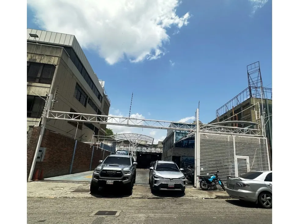 LOCAL COMERCIAL - LA URBINA - 550 Mts2