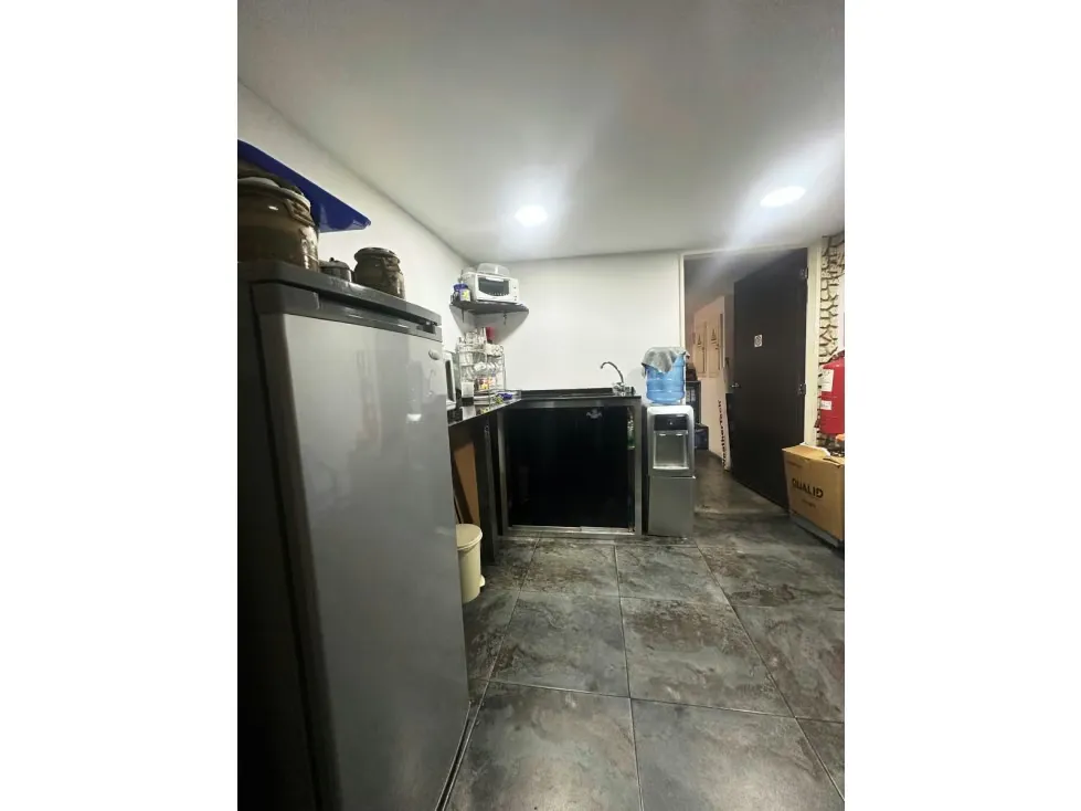 LOCAL COMERCIAL - LA URBINA - 550 Mts2 - 4