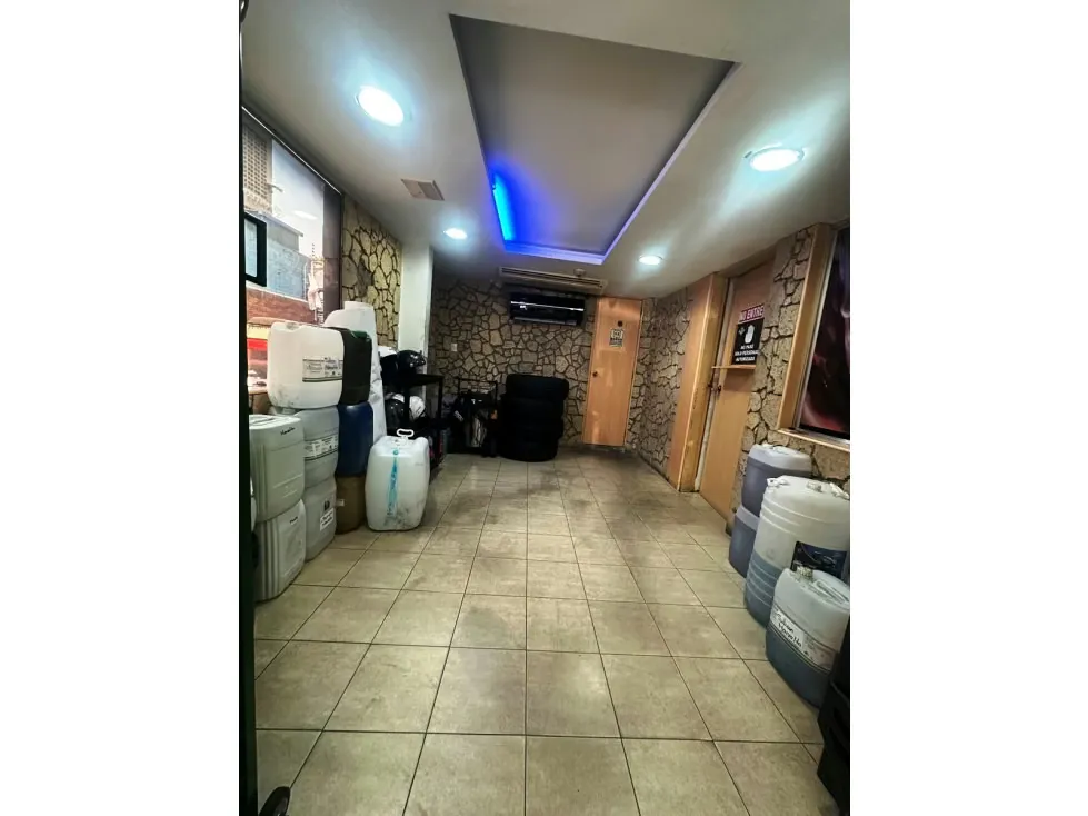 LOCAL COMERCIAL - LA URBINA - 550 Mts2 - 5