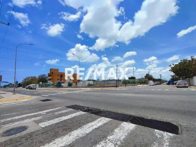 Terreno en Venta - Av. Rafael Gonzalez - 2