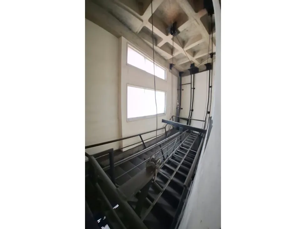 Se vende C.Comercial El Prado 1.500m2, Nuevo- Los Rosales - RG - 15