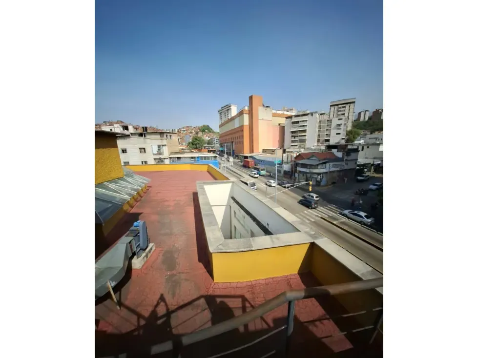 Se vende C.Comercial El Prado 1.500m2, Nuevo- Los Rosales - RG - 18