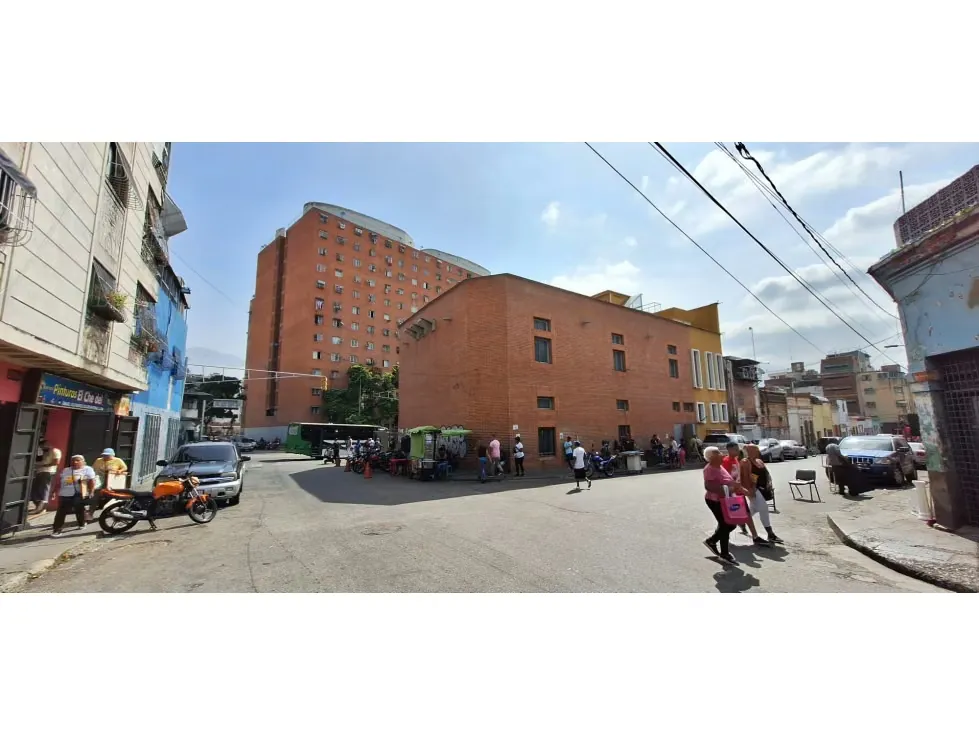 Se vende C.Comercial El Prado 1.500m2, Nuevo- Los Rosales - RG - 3