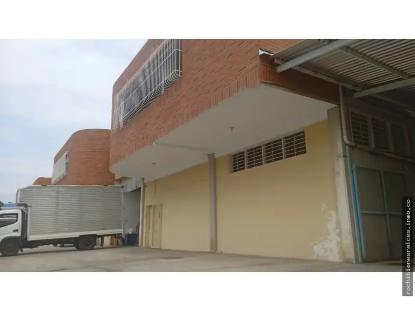 Las Flores Guatire. 2 Galpones Industriales en Alquiler