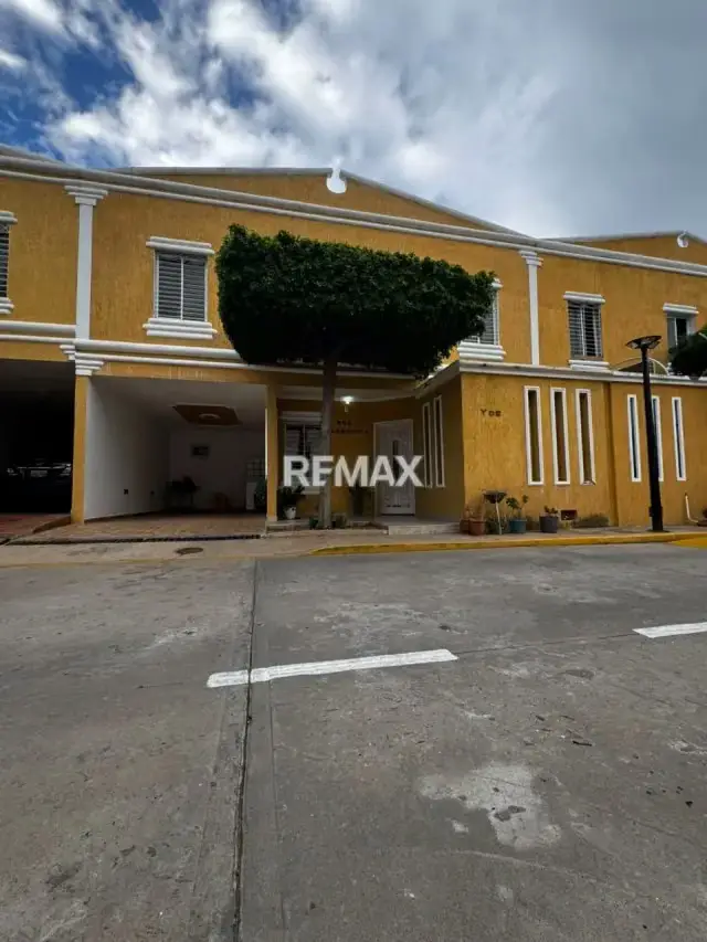 Townhouse en Villa Cafetal. Sector Gallo Verde