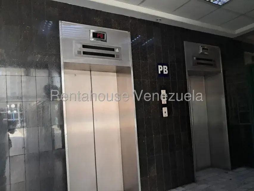 Local Comercial en Venta en La Urbina, Distrito Metropolitano - 2