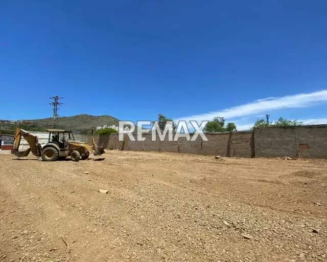 INVIERTE EN EL MUNICIPIO MANEIRO. AMPLIO TERRENO DE 795M² CON 4 PAREDES HECHAS, TANQUE DE 15.000L Y ACCESO ASFALTADO EN LA CALLE PRINCIPAL DE SAN LORENZO. ¡GRAN POTENCIAL DE DESARROLLO! - 11