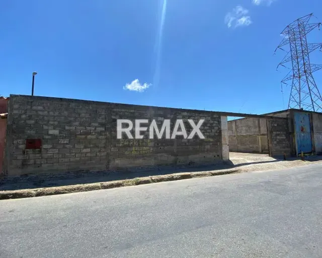 INVIERTE EN EL MUNICIPIO MANEIRO. AMPLIO TERRENO DE 795M² CON 4 PAREDES HECHAS, TANQUE DE 15.000L Y ACCESO ASFALTADO EN LA CALLE PRINCIPAL DE SAN LORENZO. ¡GRAN POTENCIAL DE DESARROLLO! - 16