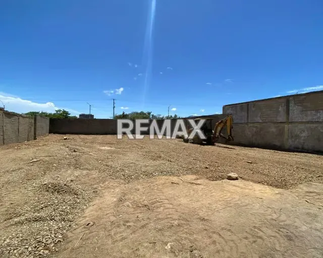INVIERTE EN EL MUNICIPIO MANEIRO. AMPLIO TERRENO DE 795M² CON 4 PAREDES HECHAS, TANQUE DE 15.000L Y ACCESO ASFALTADO EN LA CALLE PRINCIPAL DE SAN LORENZO. ¡GRAN POTENCIAL DE DESARROLLO! - 5