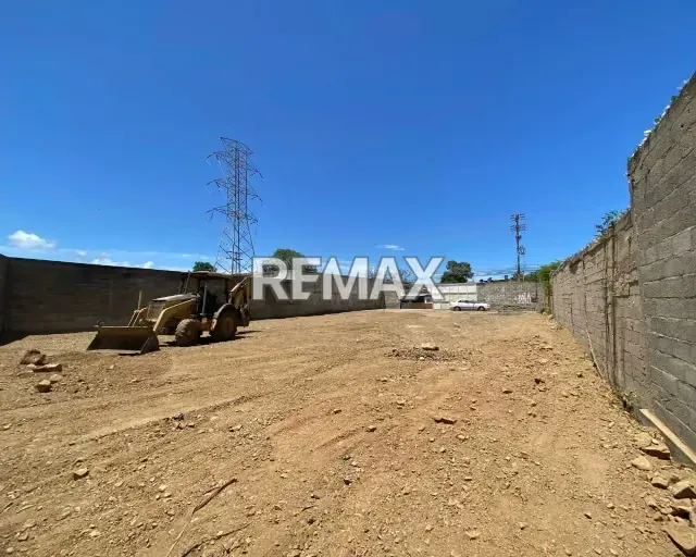 INVIERTE EN EL MUNICIPIO MANEIRO. AMPLIO TERRENO DE 795M² CON 4 PAREDES HECHAS, TANQUE DE 15.000L Y ACCESO ASFALTADO EN LA CALLE PRINCIPAL DE SAN LORENZO. ¡GRAN POTENCIAL DE DESARROLLO! - 6