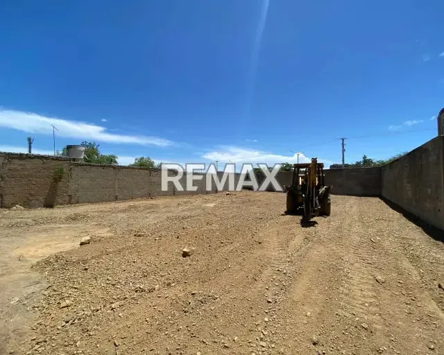 INVIERTE EN EL MUNICIPIO MANEIRO. AMPLIO TERRENO DE 795M² CON 4 PAREDES HECHAS, TANQUE DE 15.000L Y ACCESO ASFALTADO EN LA CALLE PRINCIPAL DE SAN LORENZO. ¡GRAN POTENCIAL DE DESARROLLO! - 7