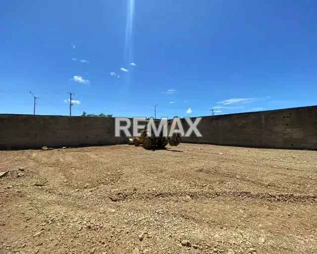 INVIERTE EN EL MUNICIPIO MANEIRO. AMPLIO TERRENO DE 795M² CON 4 PAREDES HECHAS, TANQUE DE 15.000L Y ACCESO ASFALTADO EN LA CALLE PRINCIPAL DE SAN LORENZO. ¡GRAN POTENCIAL DE DESARROLLO! - 8