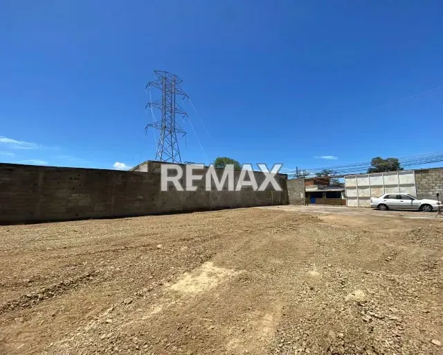 INVIERTE EN EL MUNICIPIO MANEIRO. AMPLIO TERRENO DE 795M² CON 4 PAREDES HECHAS, TANQUE DE 15.000L Y ACCESO ASFALTADO EN LA CALLE PRINCIPAL DE SAN LORENZO. ¡GRAN POTENCIAL DE DESARROLLO! - 9