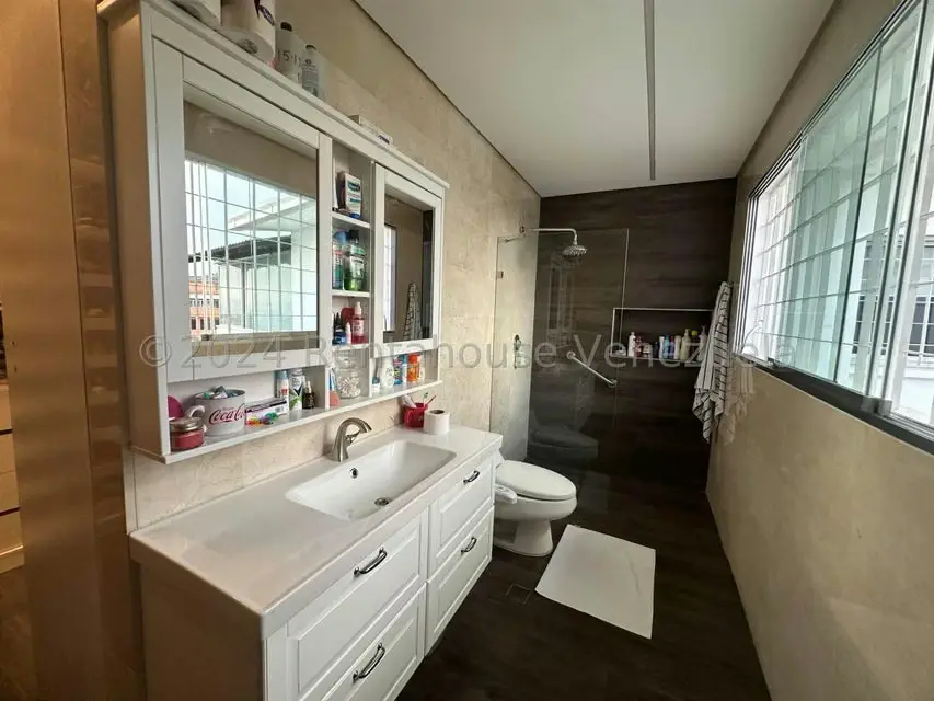 Casa (Multipes Niveles) en Venta en Colinas de Bello Monte, Distrito Metropolitano - 34