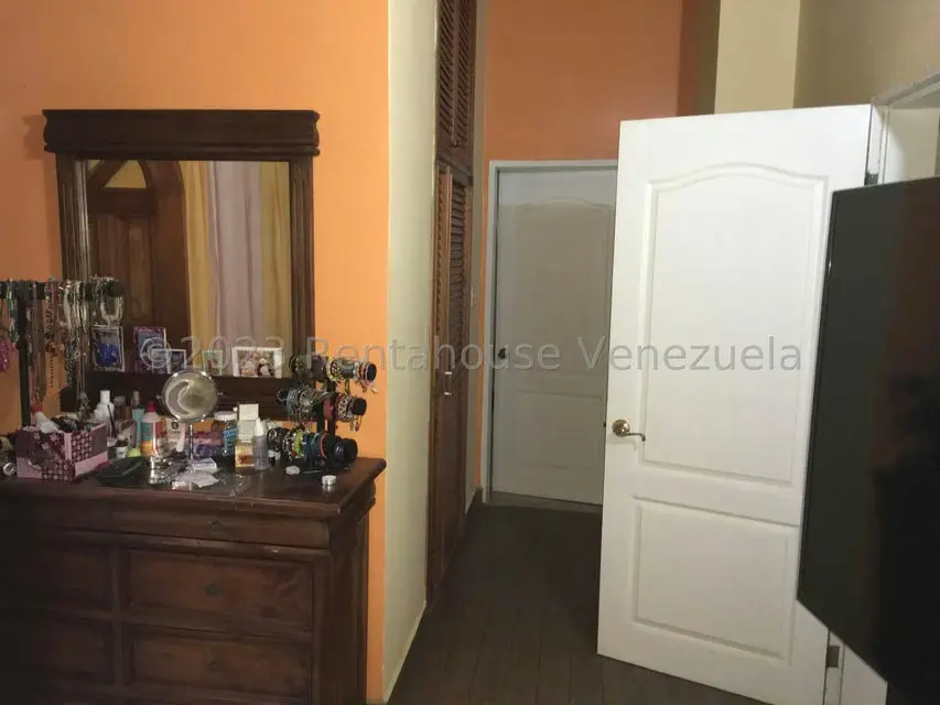 Casa (Multipes Niveles) en Venta en Parque el Retiro, Miranda - 17