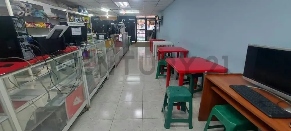 EN VENTA AMPLIO LOCAL COMERCIAL EN C.C SIETE AV. INTERCOMUNAL BARCELONA - 13