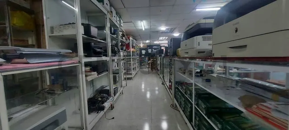 EN VENTA AMPLIO LOCAL COMERCIAL EN C.C SIETE AV. INTERCOMUNAL BARCELONA - 6