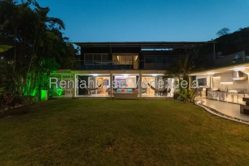 Casa (Duplex) en Venta en Prados del Este, Distrito Metropolitano