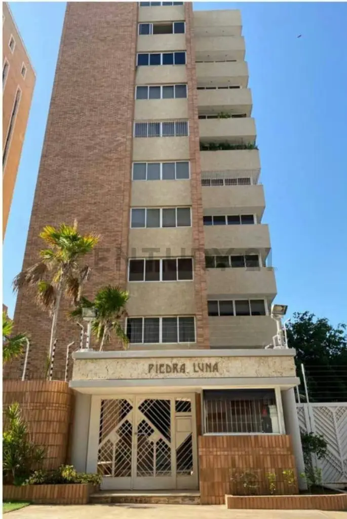 Alquiler Apartamento edif. Piedra Luna, en la Lago, Maracaibo con Planta y Pozo