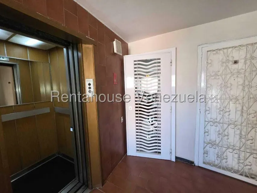 Apartamento (1 Nivel) en Venta en La Urbina, Distrito Metropolitano - 2