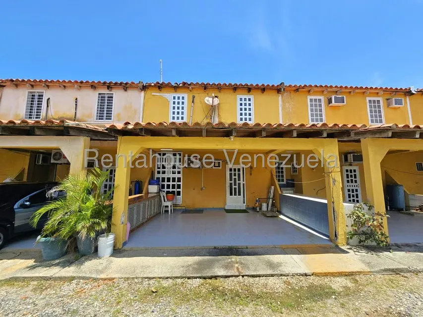 Townhouse (Duplex) en Venta en Tucacas, Falcon - 2
