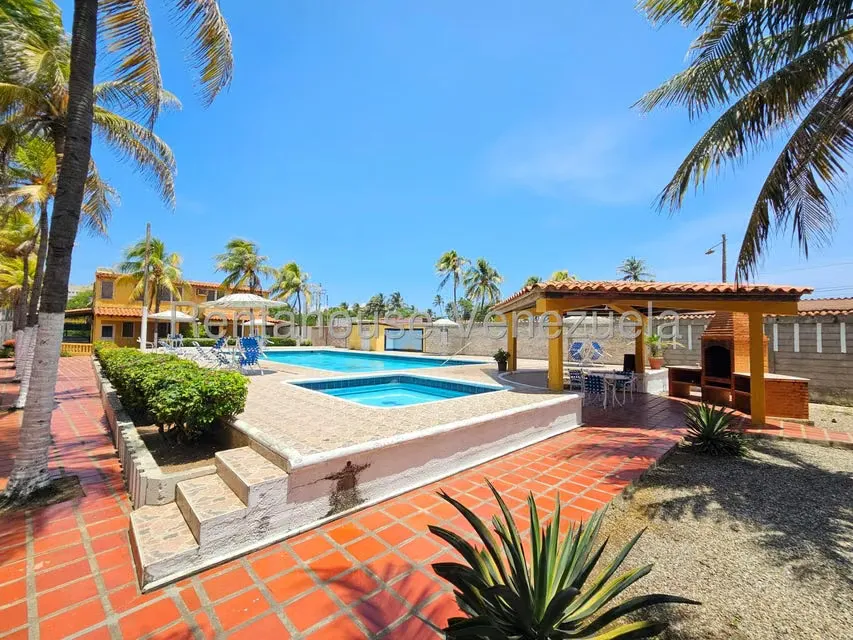 Townhouse (Duplex) en Venta en Tucacas, Falcon - 36