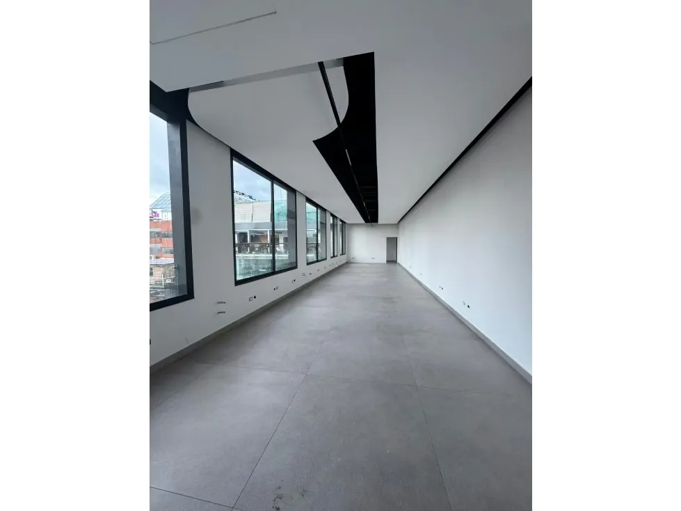 Se alquila Local comercial 310m² 3B/2E Las Mercedes