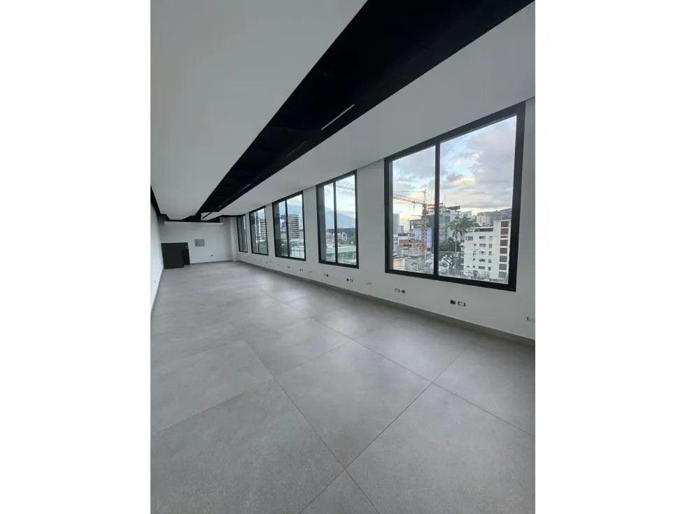 Se alquila Local comercial 310m² 3B/2E Las Mercedes - 2