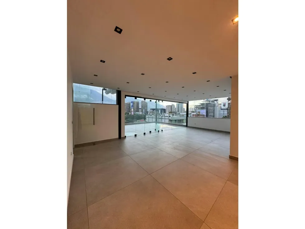 Se alquila Local comercial 310m² 3B/2E Las Mercedes - 12