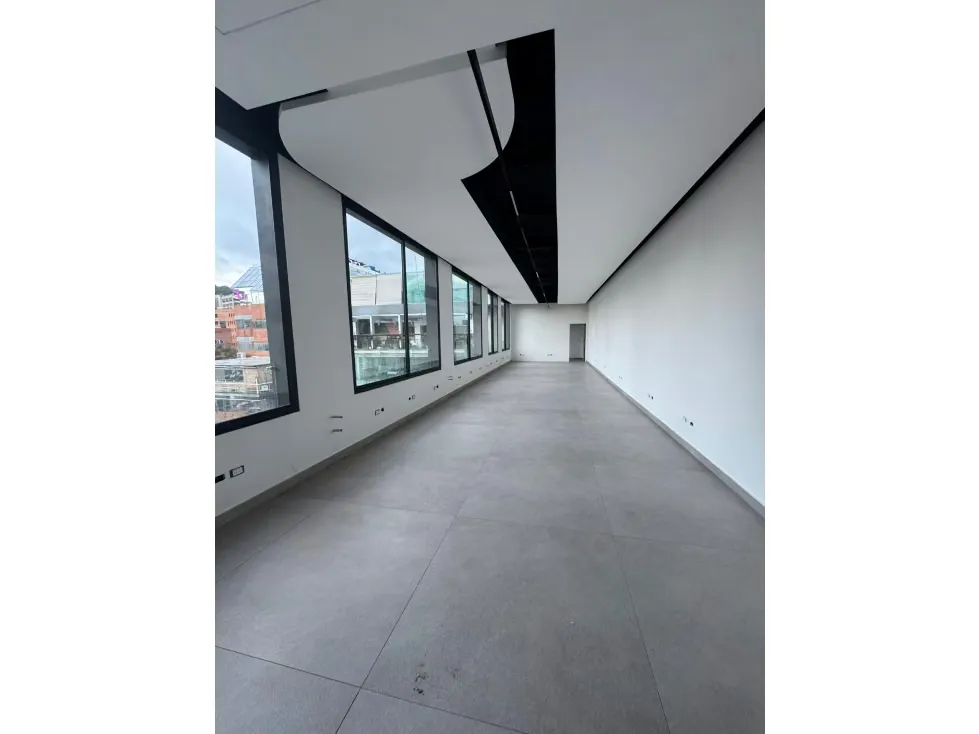 Se alquila Local comercial 310m² 3B/2E Las Mercedes - 4