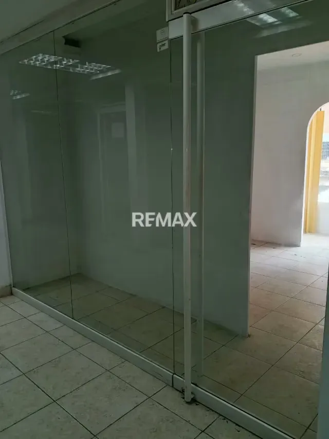 Local comercial en alquiler galerias de Charallave - 2