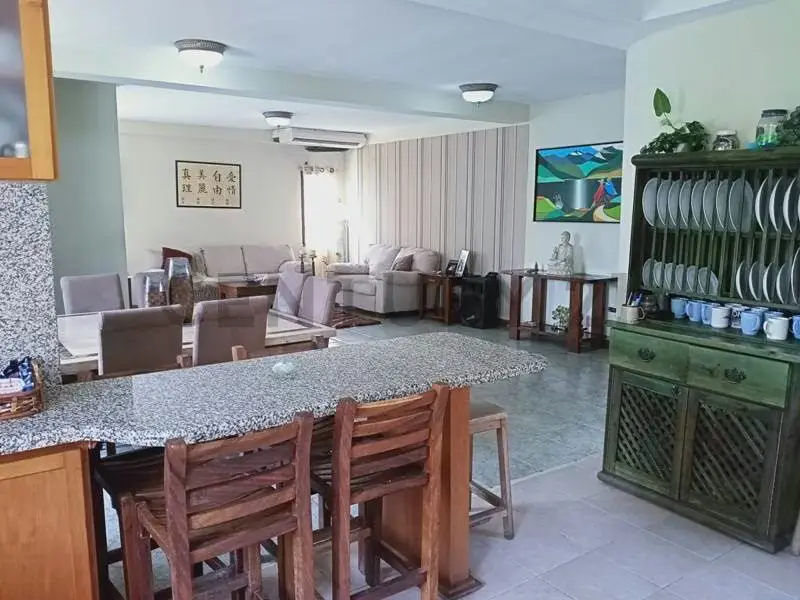 Amplia Casa, con fines residencial y comercial. - 12