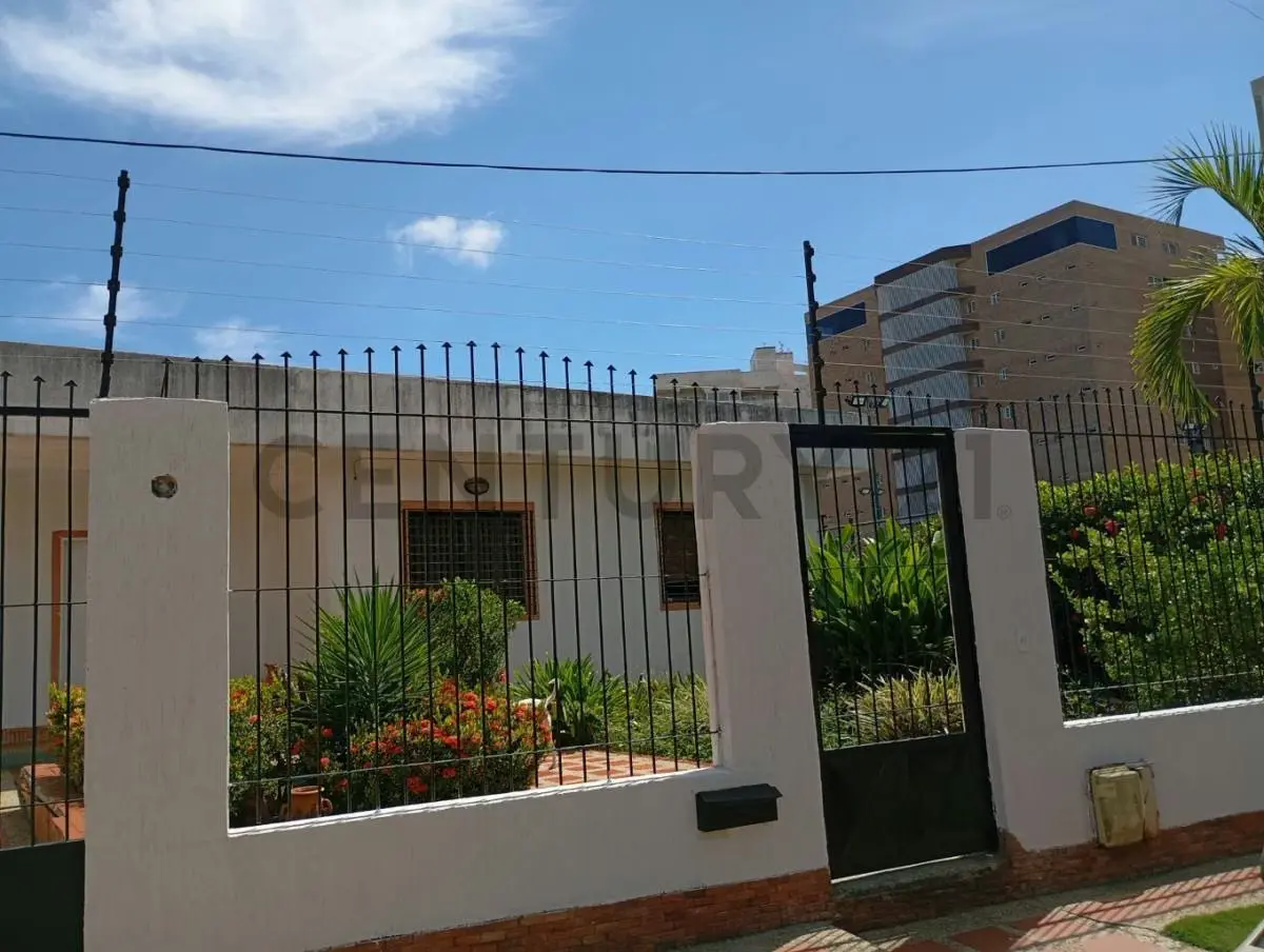 Amplia Casa, con fines residencial y comercial. - 14