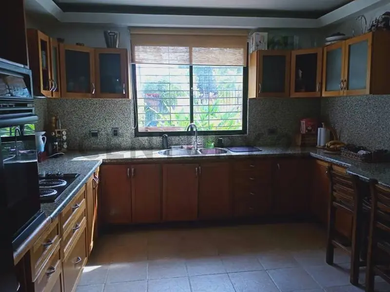 Amplia Casa, con fines residencial y comercial. - 7