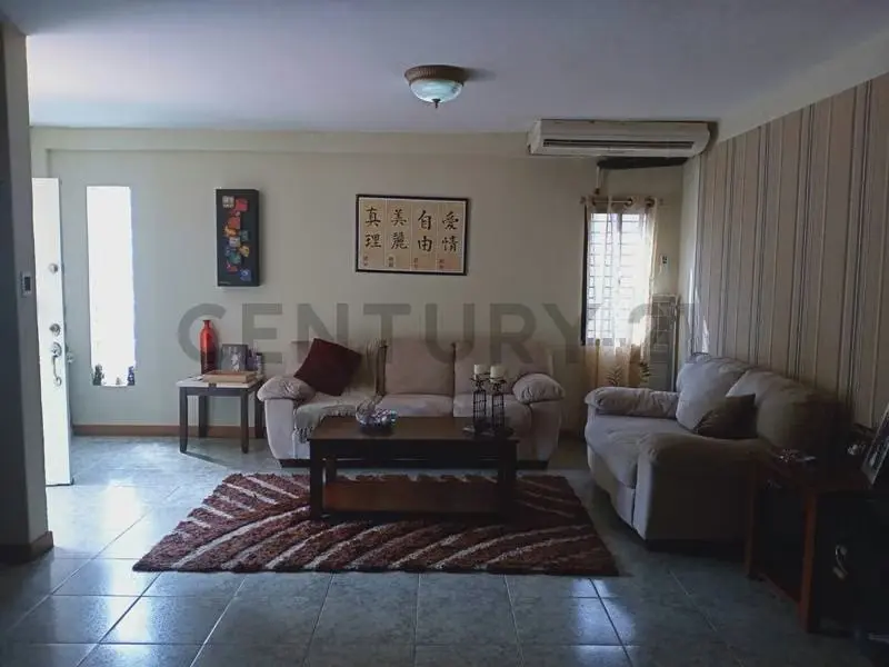 Amplia Casa, con fines residencial y comercial. - 10