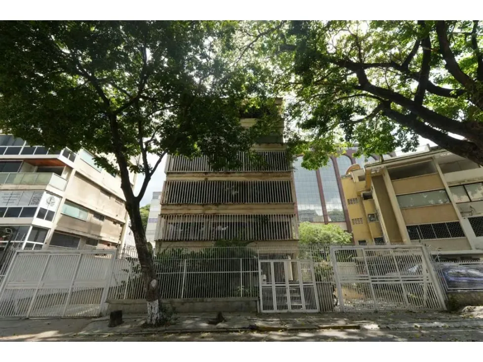 Edificio comercial y residencial en venta en Las Mercedes - 2