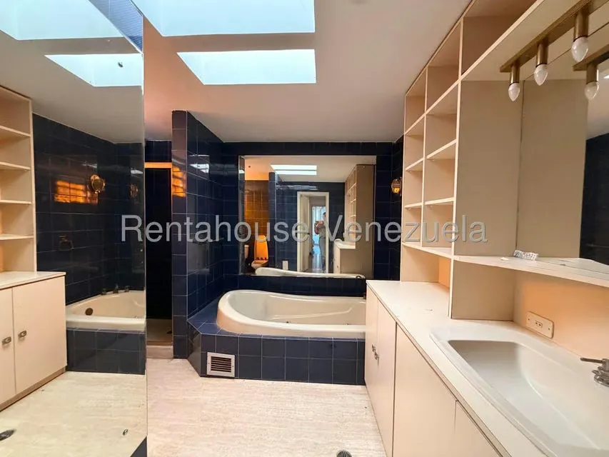 Casa (Multipes Niveles) en Venta en Colinas del Tamanaco, Distrito Metropolitano - 58
