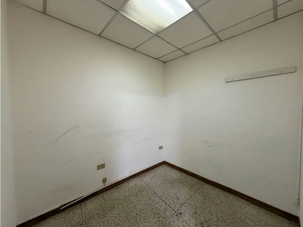 Vendo alquilo local 52m2 Chacao Avenida Guaicaipuro - 10
