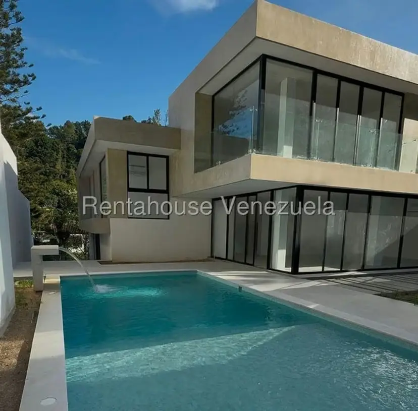 Casa (Duplex) en Venta en Prados del Este, Distrito Metropolitano