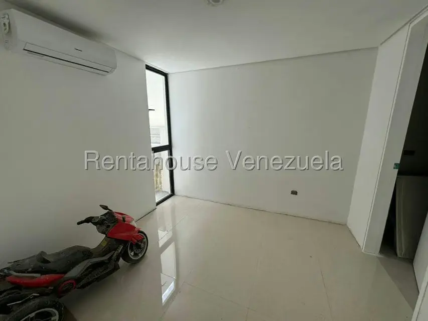 Casa (Duplex) en Venta en Prados del Este, Distrito Metropolitano - 20