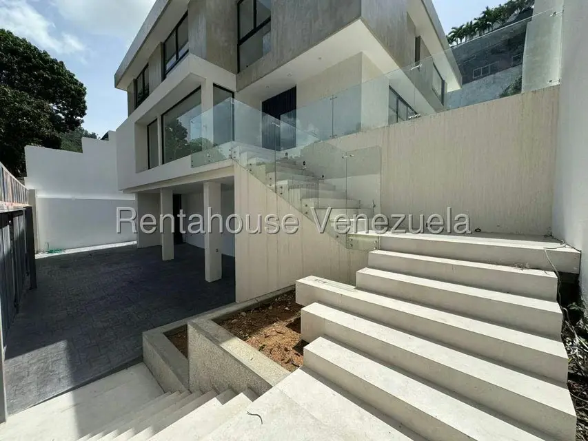 Casa (Duplex) en Venta en Prados del Este, Distrito Metropolitano - 2