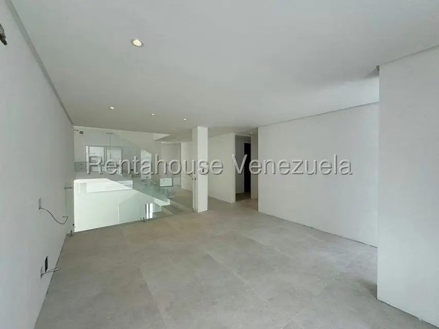 Casa (Duplex) en Venta en Prados del Este, Distrito Metropolitano - 25