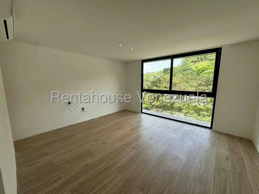 Casa (Duplex) en Venta en Prados del Este, Distrito Metropolitano - 32